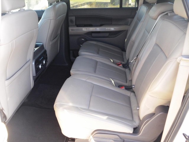 Ford Expedition Max Vehicle Full-screen Gallery Image 05