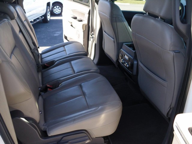 Ford Expedition Max Vehicle Full-screen Gallery Image 06