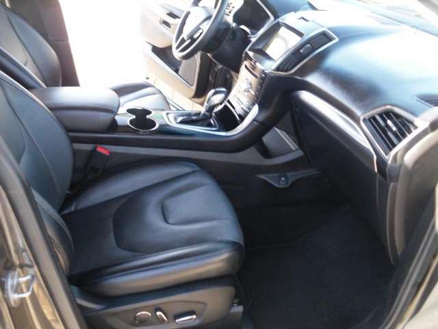 Ford Edge Vehicle Full-screen Gallery Image 06