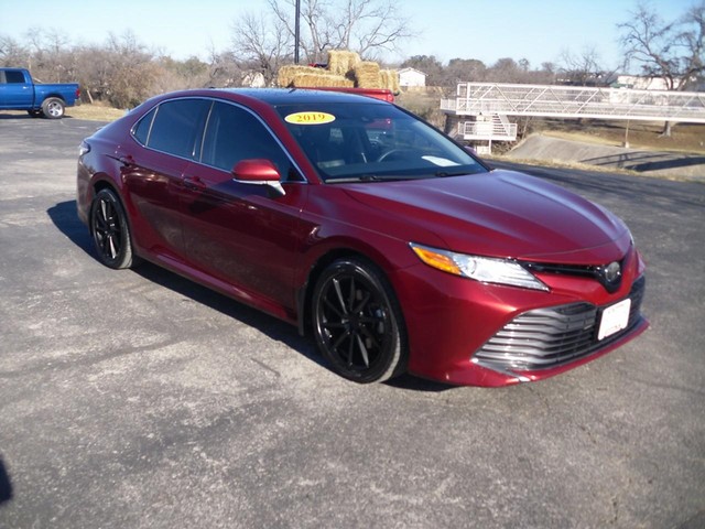 Toyota Camry Vehicle Full-screen Gallery Image 02