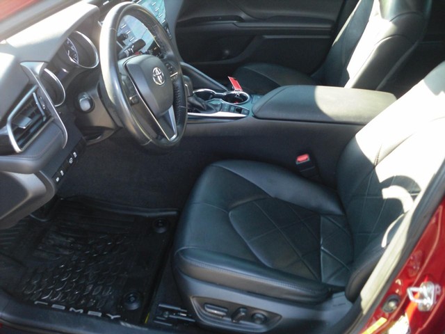 Toyota Camry Vehicle Full-screen Gallery Image 04