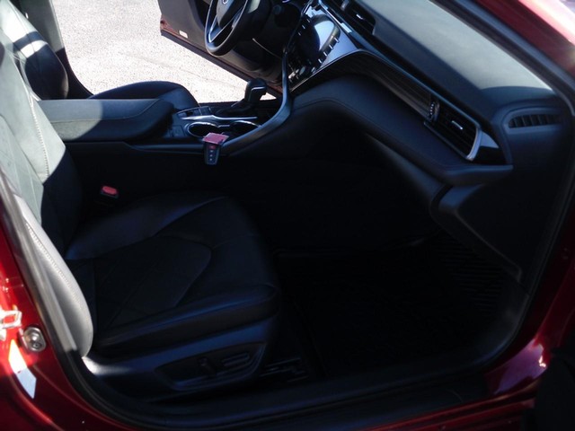 Toyota Camry Vehicle Full-screen Gallery Image 07