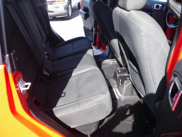 Jeep Gladiator Vehicle Full-screen Gallery Image 06