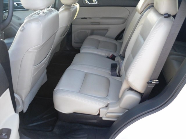 Ford Explorer Vehicle Full-screen Gallery Image 05