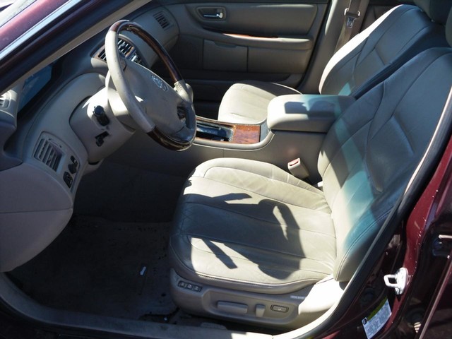 Toyota Avalon Vehicle Full-screen Gallery Image 04