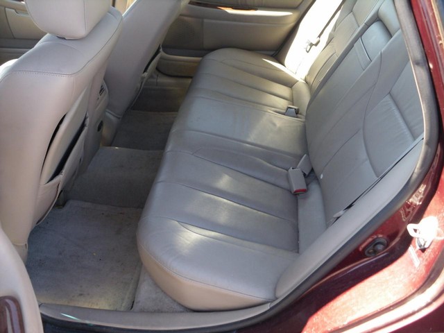 Toyota Avalon Vehicle Full-screen Gallery Image 05