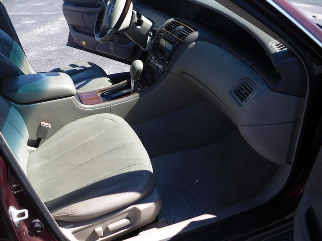 Toyota Avalon Vehicle Full-screen Gallery Image 07