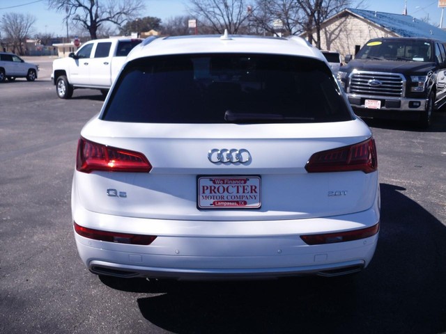 Audi Q5 Vehicle Full-screen Gallery Image 03