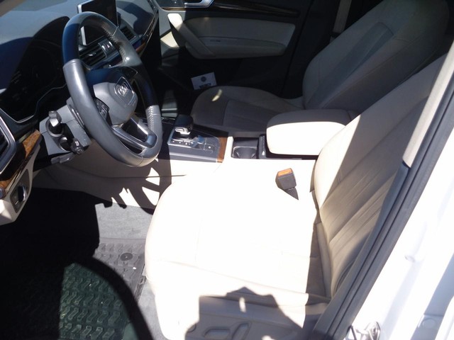 Audi Q5 Vehicle Full-screen Gallery Image 04