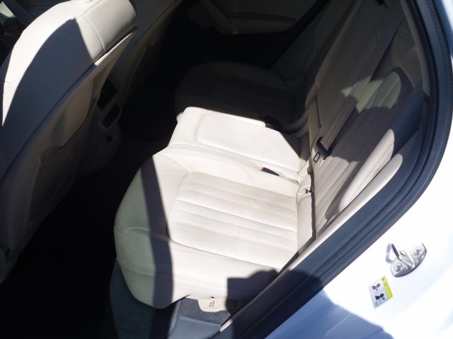 Audi Q5 Vehicle Full-screen Gallery Image 05