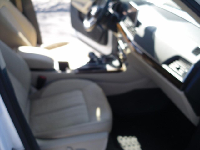 Audi Q5 Vehicle Full-screen Gallery Image 07