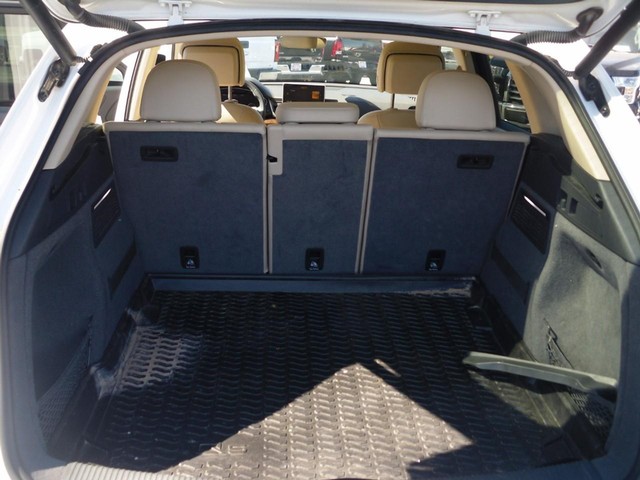 Audi Q5 Vehicle Full-screen Gallery Image 08