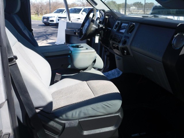 Ford Super Duty F-250 SRW Vehicle Full-screen Gallery Image 07