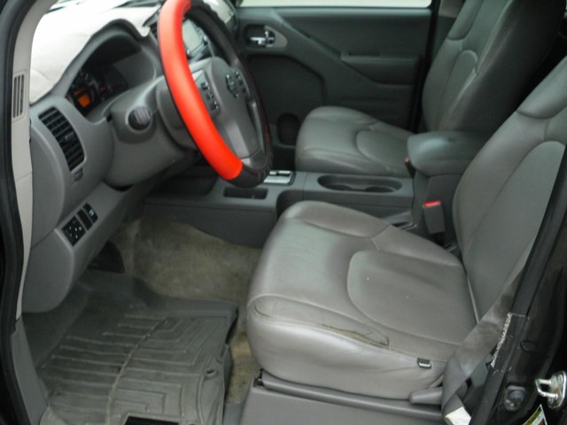 Nissan Frontier Vehicle Full-screen Gallery Image 04