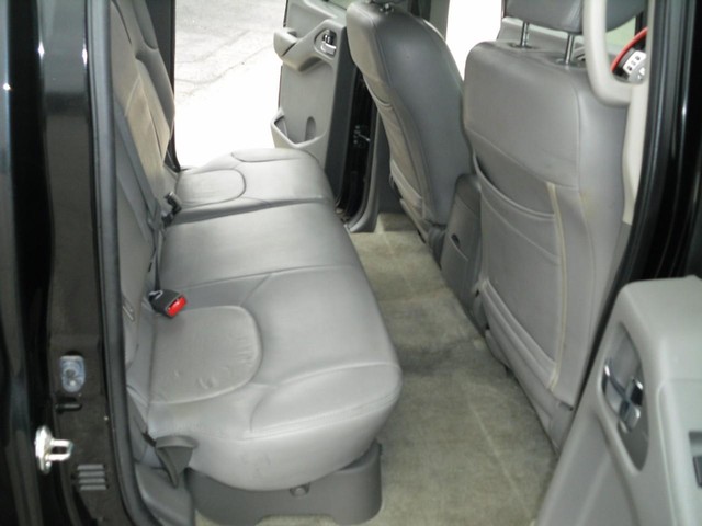 Nissan Frontier Vehicle Full-screen Gallery Image 06