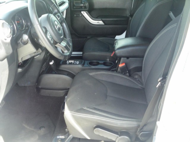 Jeep Wrangler JK Unlimited Vehicle Full-screen Gallery Image 03