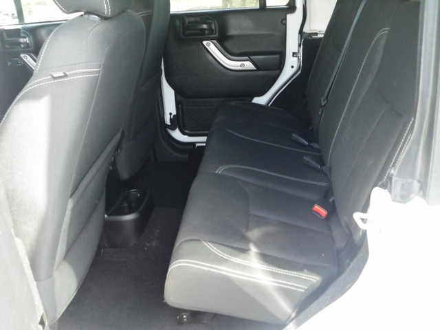 Jeep Wrangler JK Unlimited Vehicle Full-screen Gallery Image 04