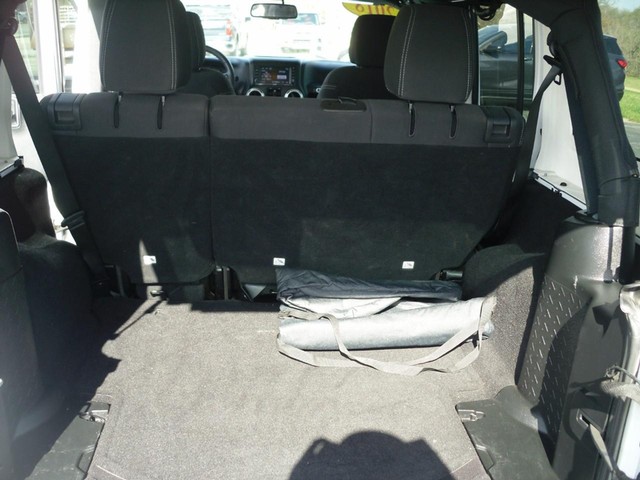 Jeep Wrangler JK Unlimited Vehicle Full-screen Gallery Image 07