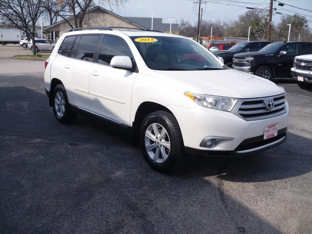 Toyota Highlander Vehicle Full-screen Gallery Image 02