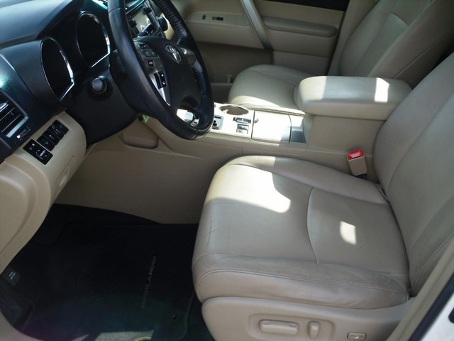 Toyota Highlander Vehicle Full-screen Gallery Image 04