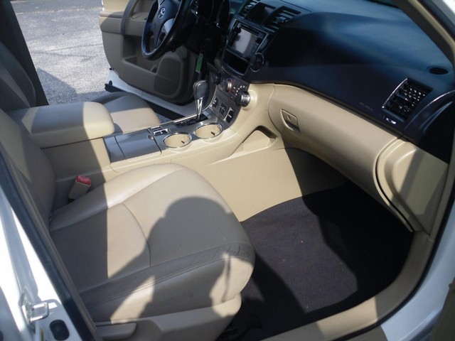 Toyota Highlander Vehicle Full-screen Gallery Image 07