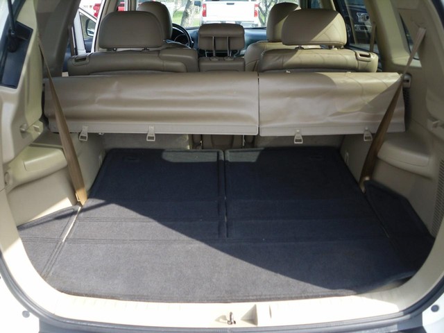 Toyota Highlander Vehicle Full-screen Gallery Image 08