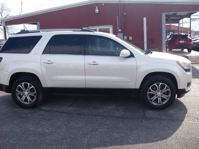 GMC Acadia Vehicle Full-screen Gallery Image 02