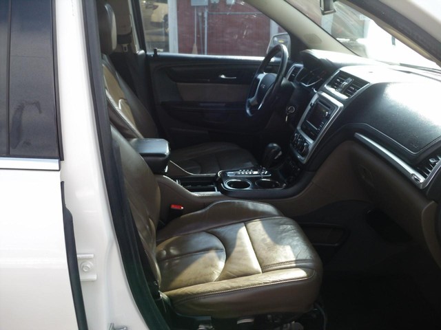 GMC Acadia Vehicle Full-screen Gallery Image 05