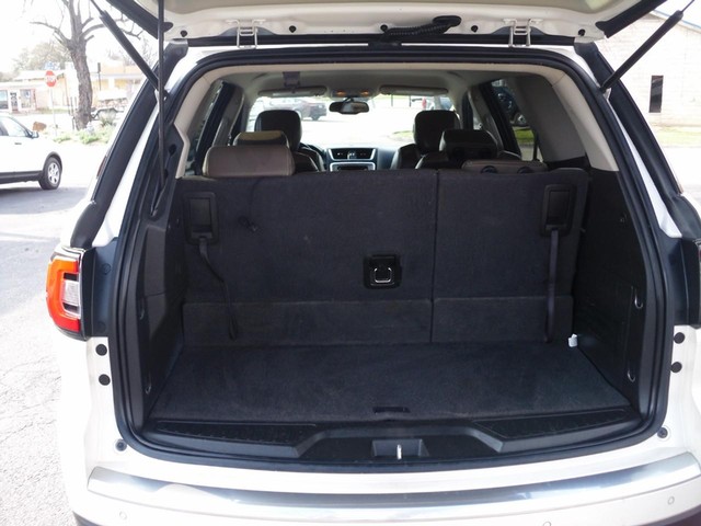 GMC Acadia Vehicle Full-screen Gallery Image 07