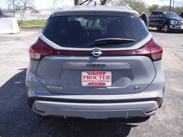 Nissan Kicks Vehicle Full-screen Gallery Image 03