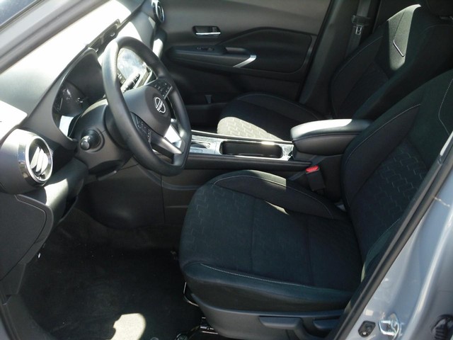 Nissan Kicks Vehicle Full-screen Gallery Image 04