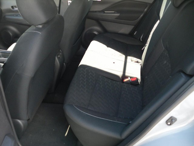 Nissan Kicks Vehicle Full-screen Gallery Image 05