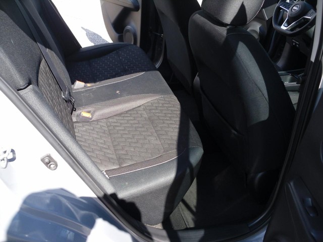 Nissan Kicks Vehicle Full-screen Gallery Image 06