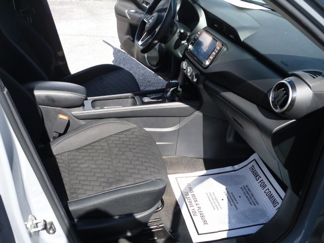 Nissan Kicks Vehicle Full-screen Gallery Image 07