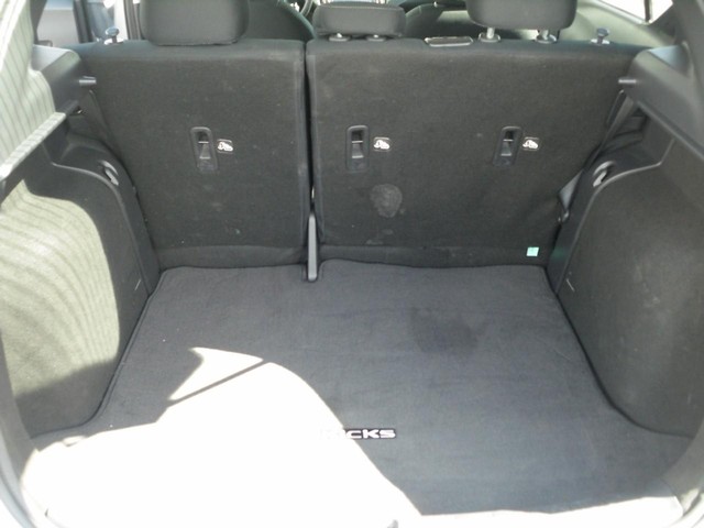 Nissan Kicks Vehicle Full-screen Gallery Image 08