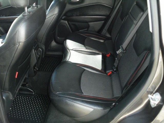 Jeep Compass Vehicle Full-screen Gallery Image 05