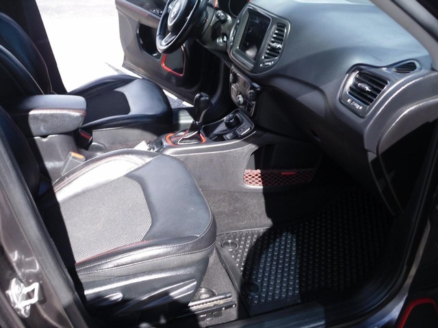 Jeep Compass Vehicle Full-screen Gallery Image 07