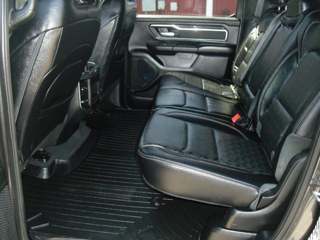 Ram 1500 Vehicle Full-screen Gallery Image 05