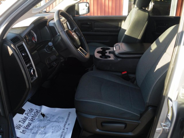 Ram 1500 Classic Vehicle Full-screen Gallery Image 04