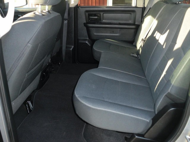 Ram 1500 Classic Vehicle Full-screen Gallery Image 05