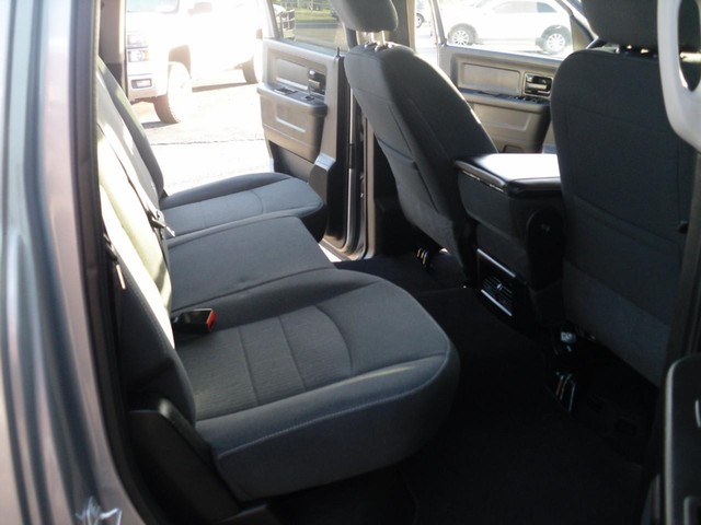 Ram 1500 Classic Vehicle Full-screen Gallery Image 06