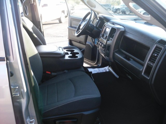 Ram 1500 Classic Vehicle Full-screen Gallery Image 07