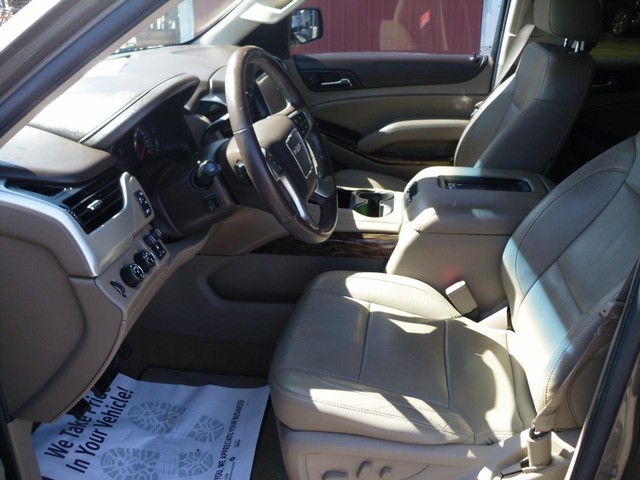 GMC Yukon Vehicle Full-screen Gallery Image 04