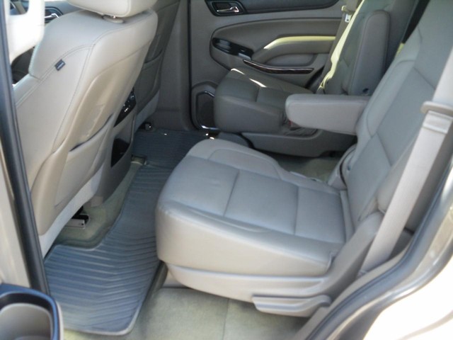 GMC Yukon Vehicle Full-screen Gallery Image 05