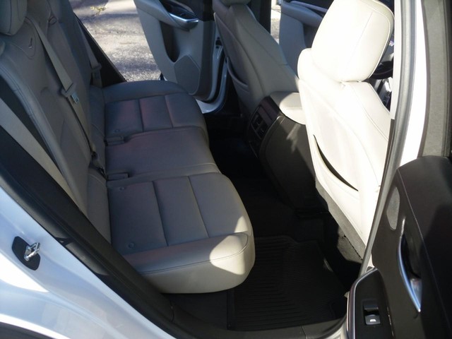 Cadillac XT4 Vehicle Full-screen Gallery Image 06