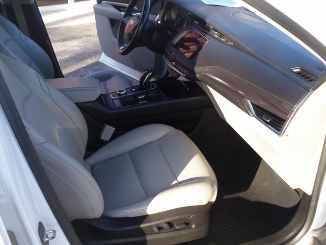 Cadillac XT4 Vehicle Full-screen Gallery Image 07