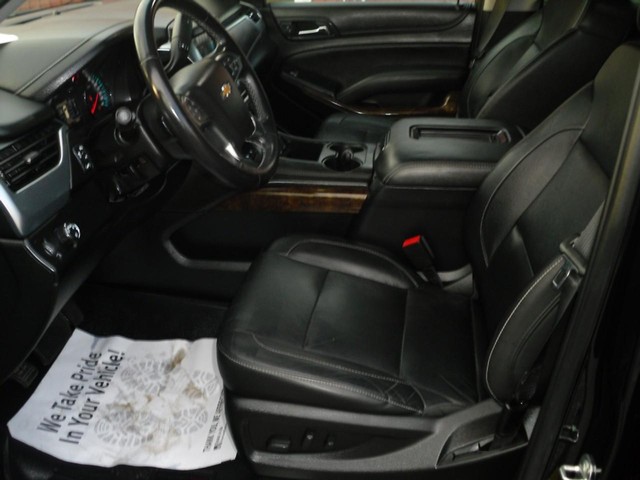 Chevrolet Suburban Vehicle Full-screen Gallery Image 04