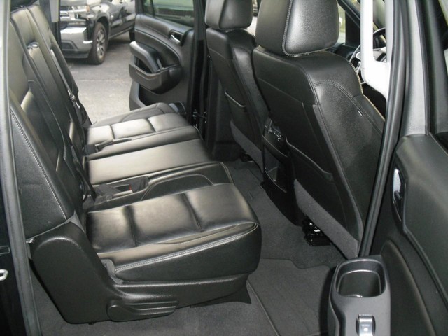 Chevrolet Suburban Vehicle Full-screen Gallery Image 06
