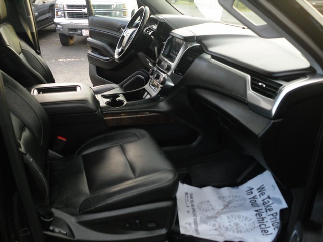 Chevrolet Suburban Vehicle Full-screen Gallery Image 07