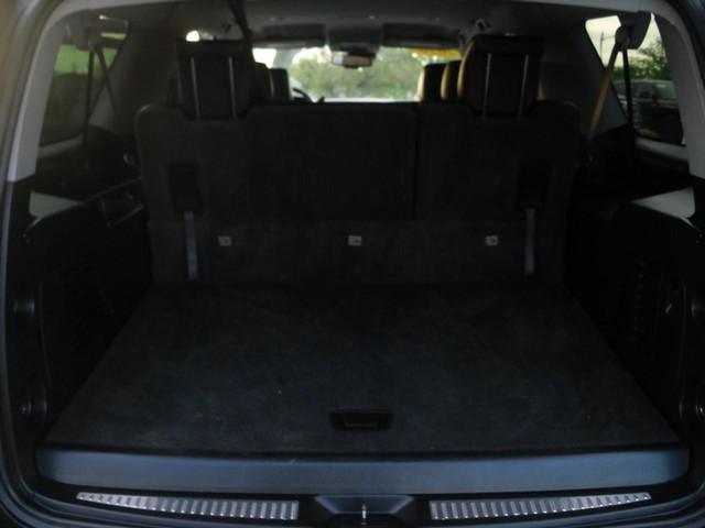 Chevrolet Suburban Vehicle Full-screen Gallery Image 08